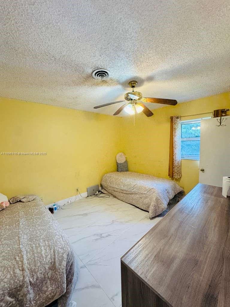 See details / 2698 sq. ft. $ 2025-10-14 0 Photo