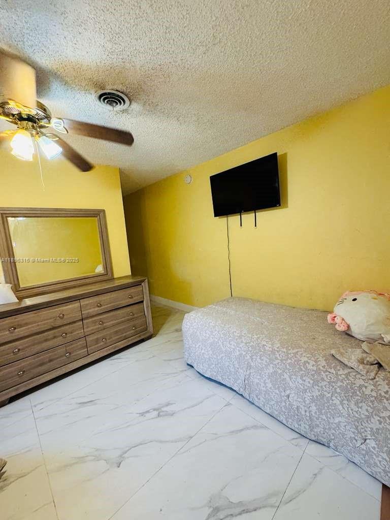 See details / 2698 sq. ft. $ 2025-10-14 0 Photo