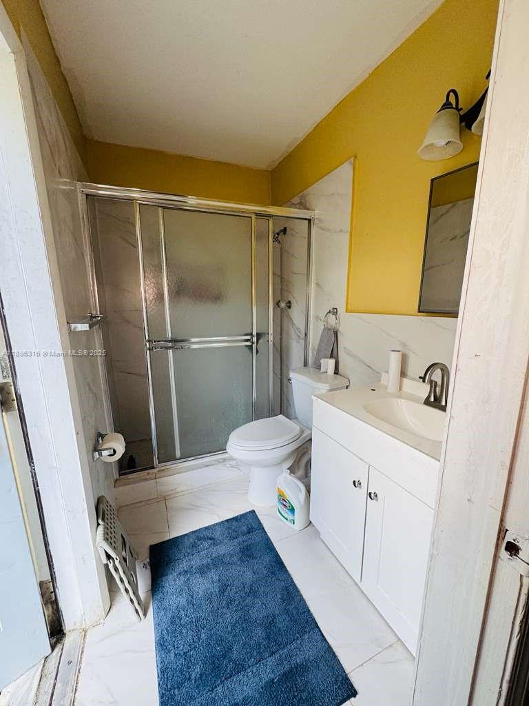 See details / 2698 sq. ft. $ 2025-10-14 0 Photo