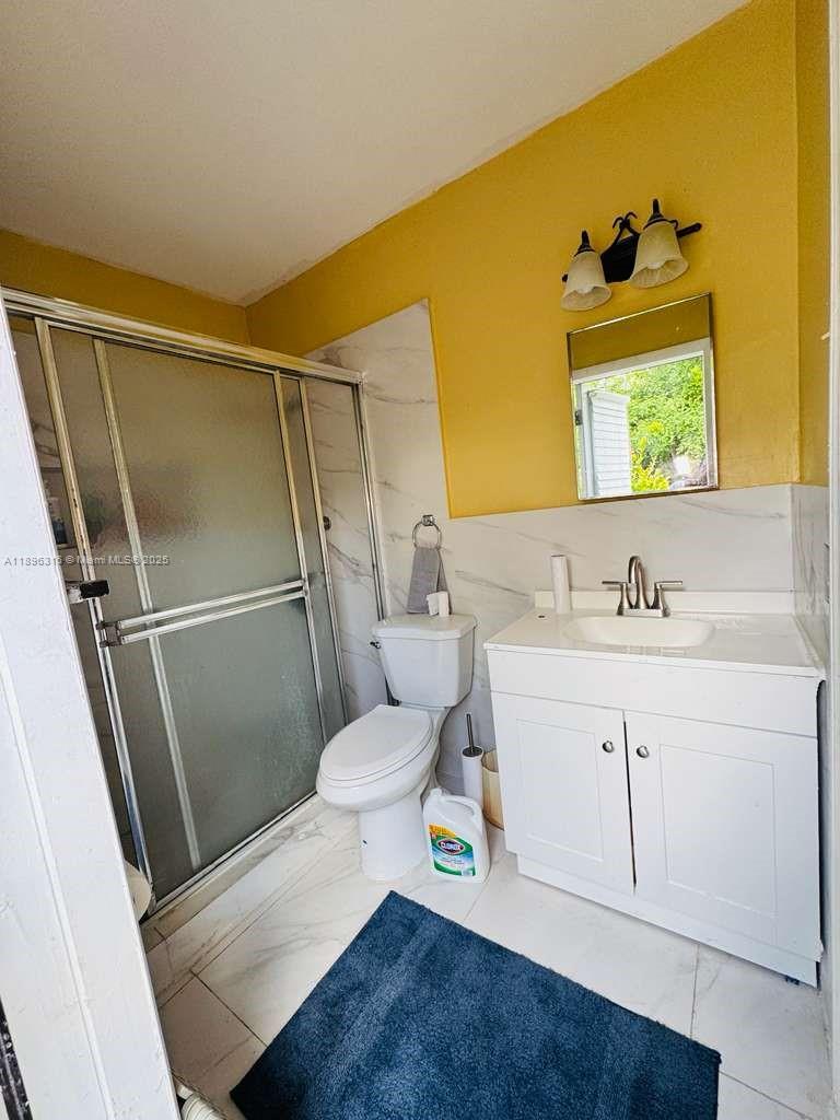 See details / 2698 sq. ft. $ 2025-10-14 0 Photo
