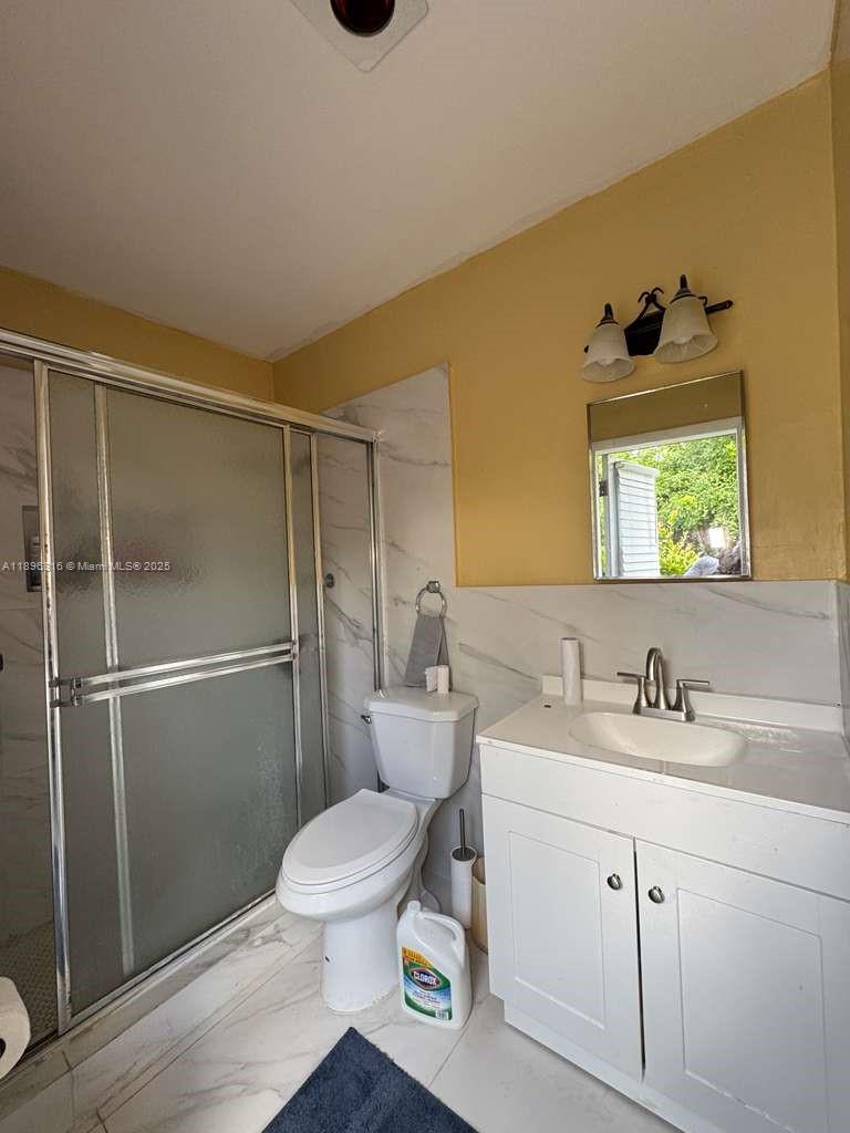 See details / 2698 sq. ft. $ 2025-10-14 0 Photo