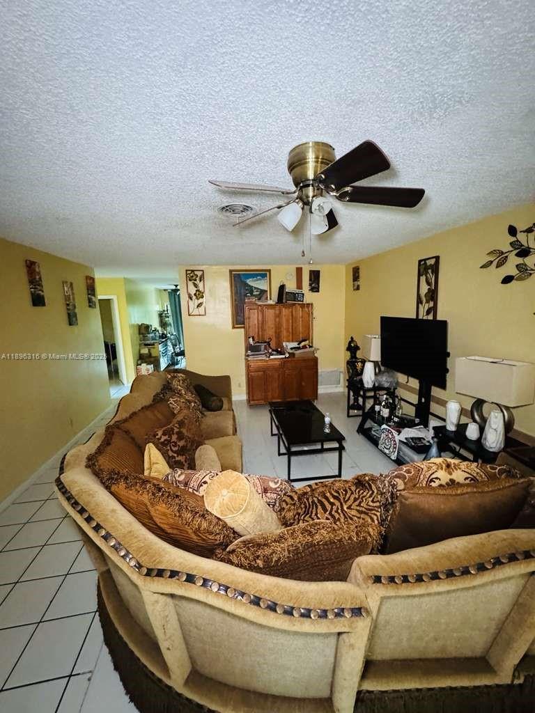 See details / 2698 sq. ft. $ 2025-10-14 0 Photo