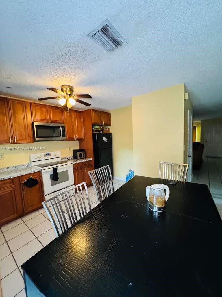 See details / 2698 sq. ft. $ 2025-10-14 0 Photo