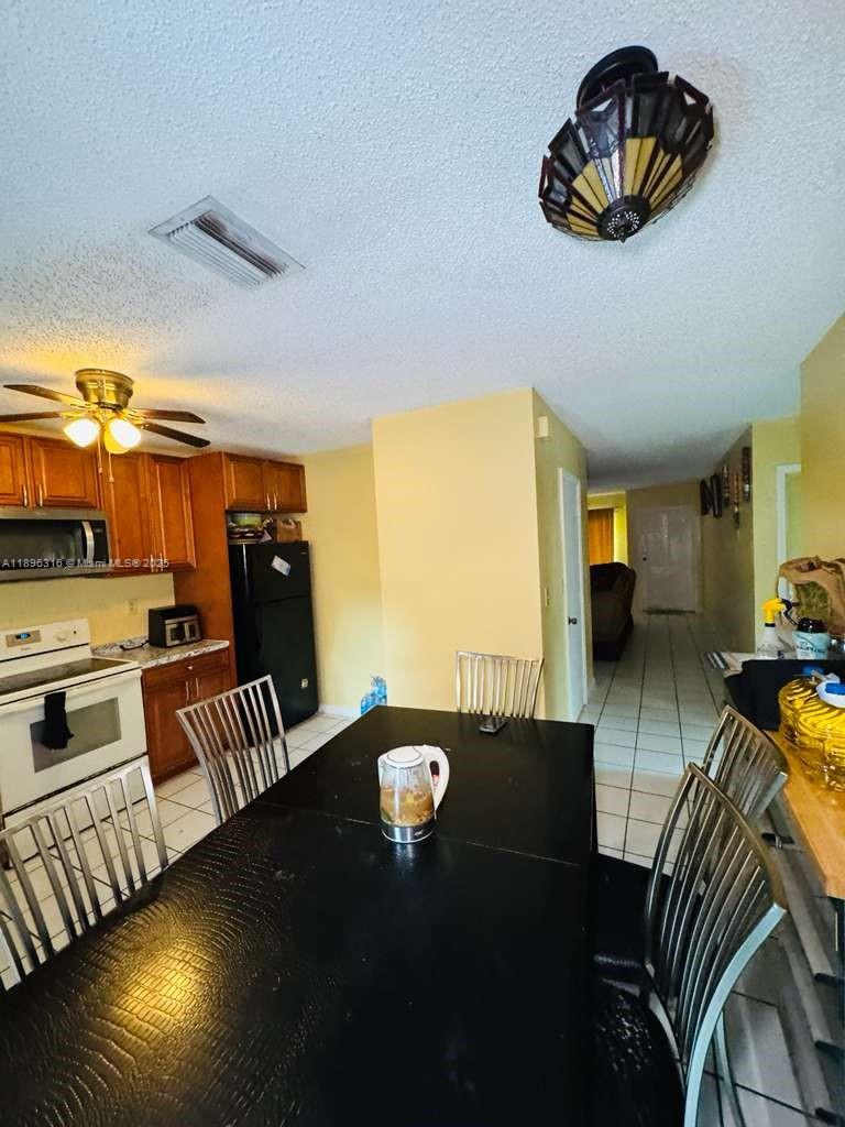 See details / 2698 sq. ft. $ 2025-10-14 0 Photo