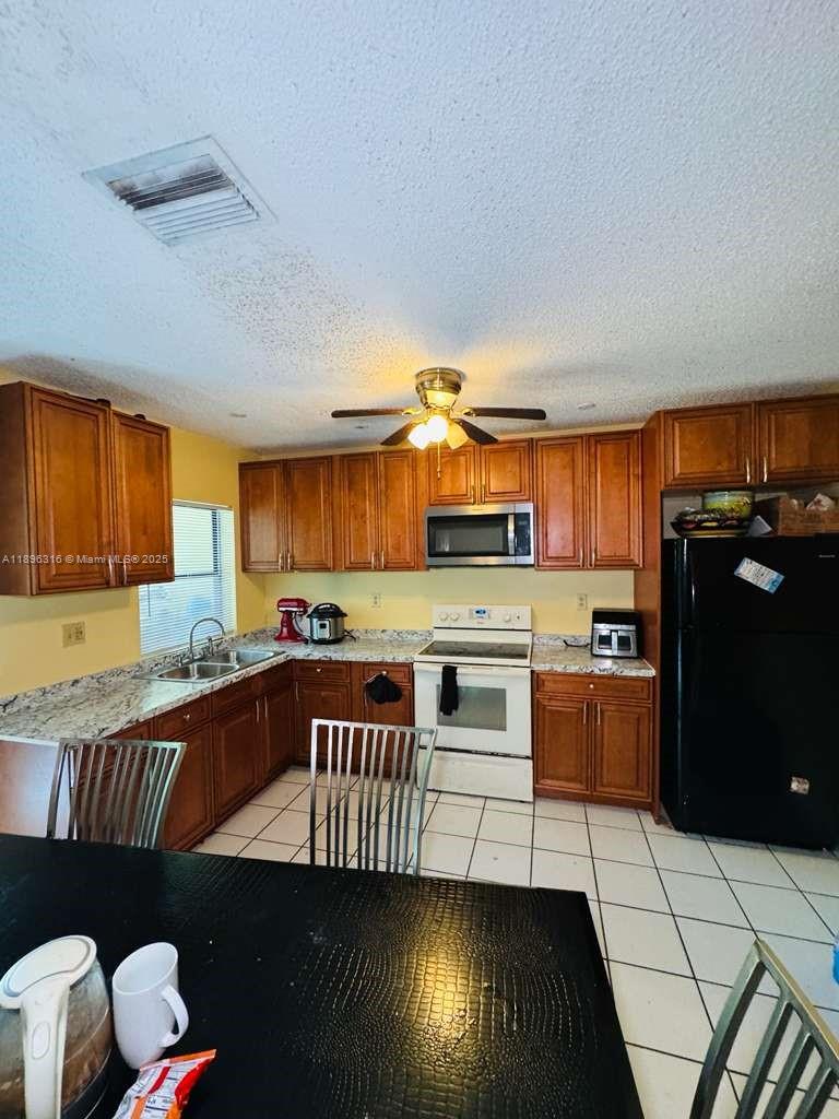 See details / 2698 sq. ft. $ 2025-10-14 0 Photo