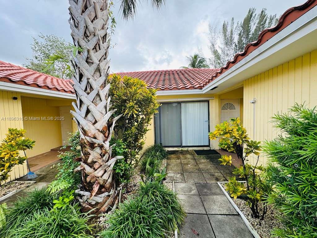 See details / 2698 sq. ft. $ 2025-10-14 0 Photo