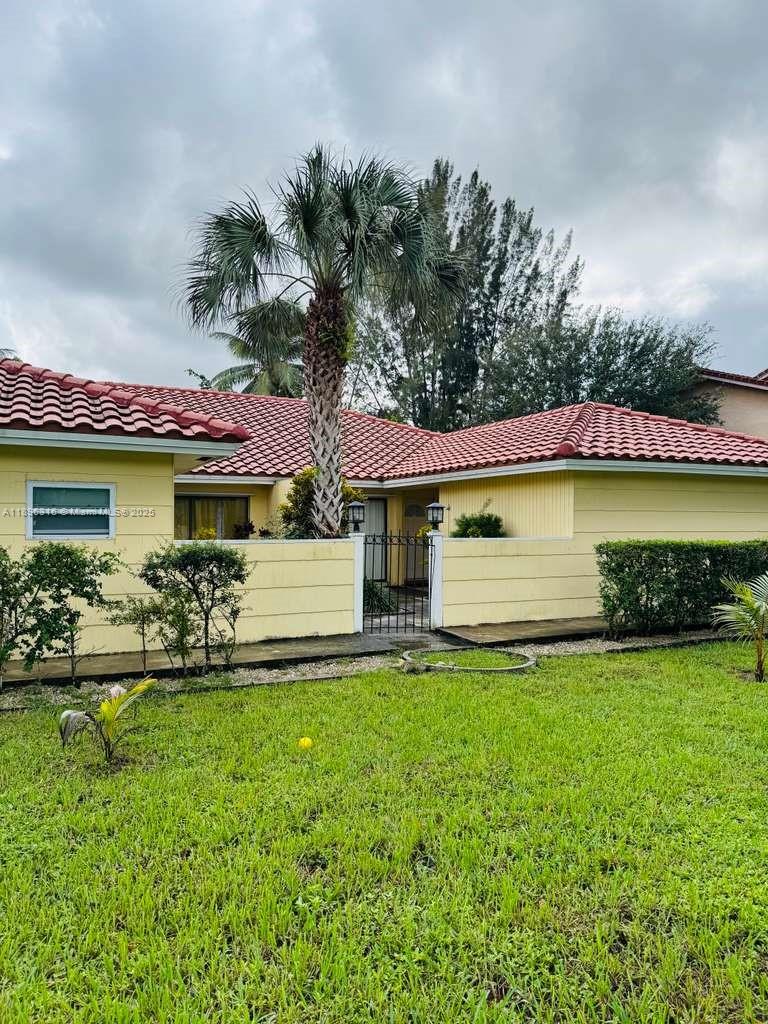 See details / 2698 sq. ft. $ 2025-10-14 0 Photo