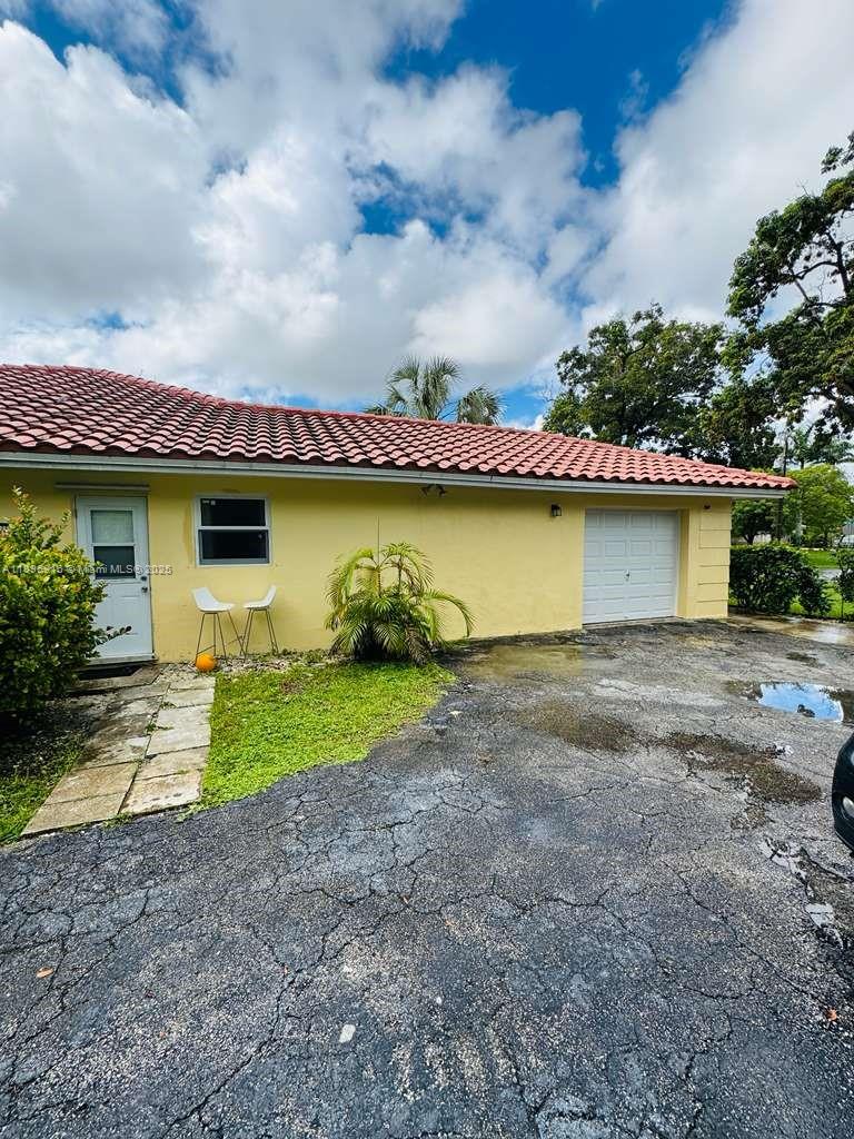 See details / 2698 sq. ft. $ 2025-10-14 0 Photo