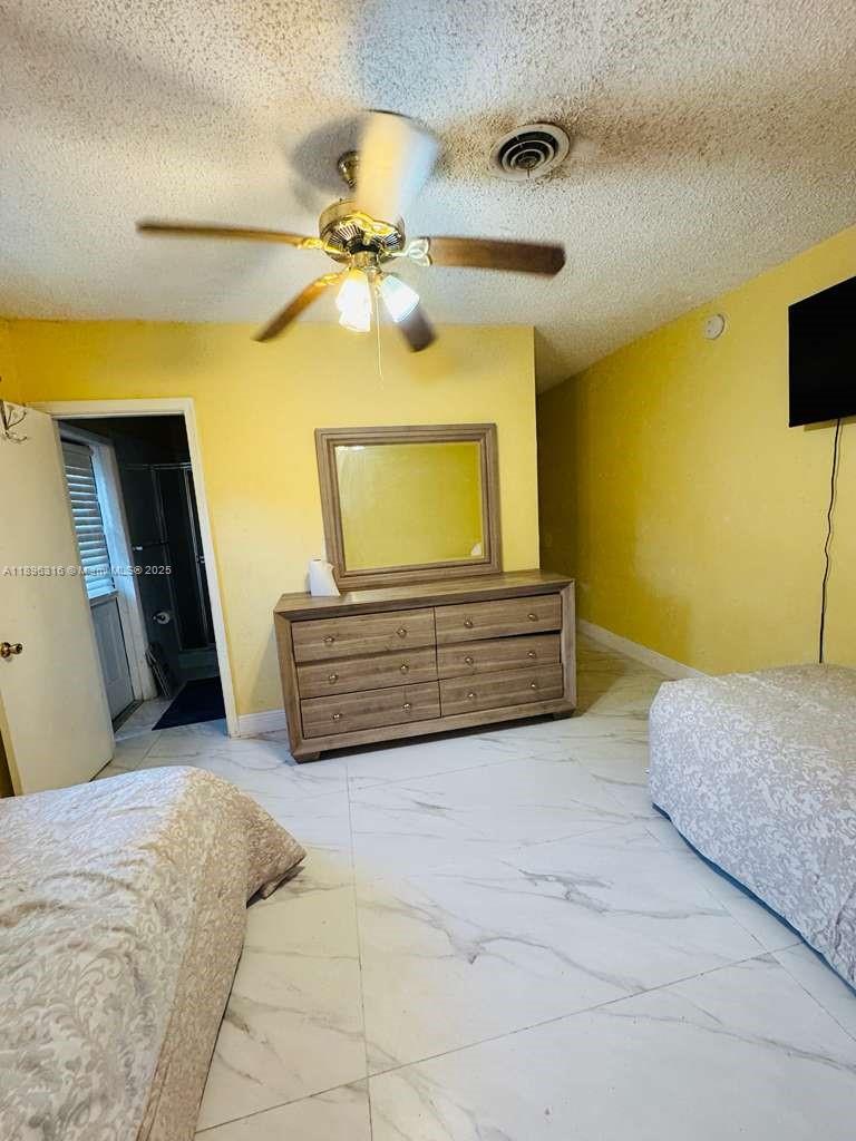 See details / 2698 sq. ft. $ 2025-10-14 0 Photo