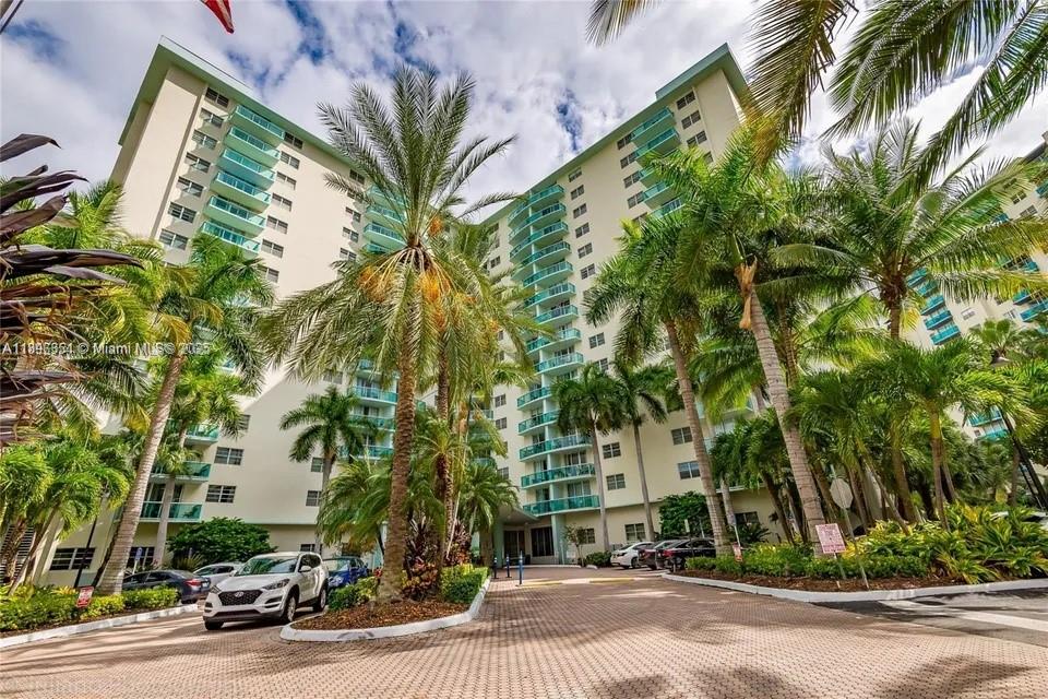 Photo of 3901 Ocean Dr  #2H, Hollywood, Florida, 33019 -