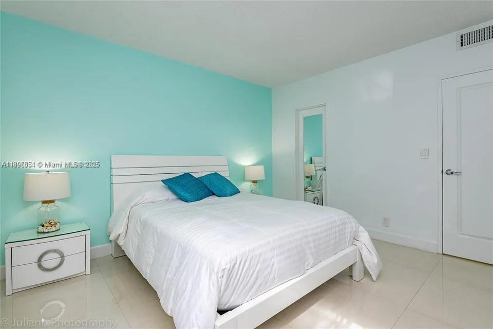 Photo of 3901 Ocean Dr  #2H, Hollywood, Florida, 33019 -