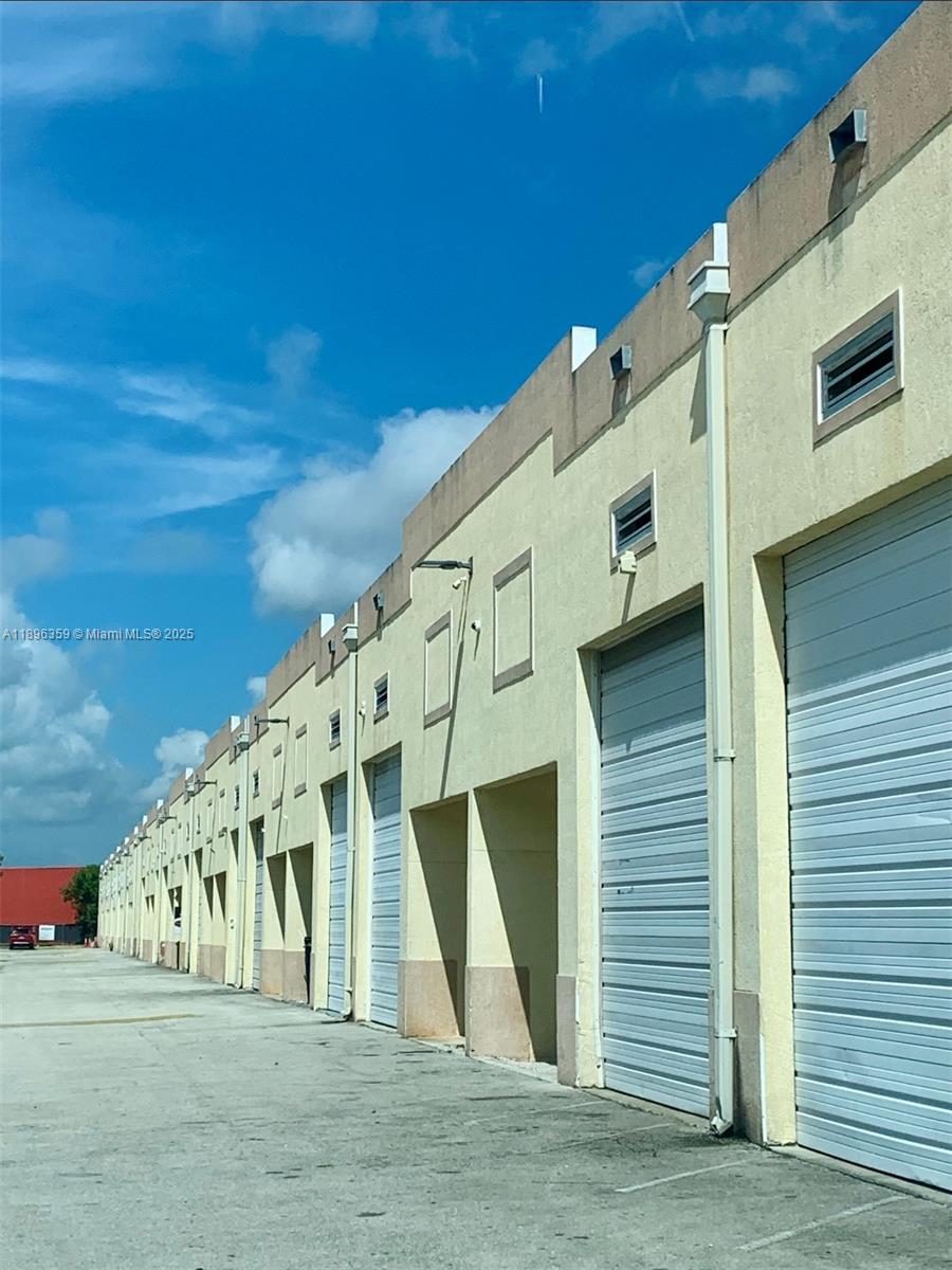 See details 21 / sq. ft. $ 2025-10-15 0 Photo