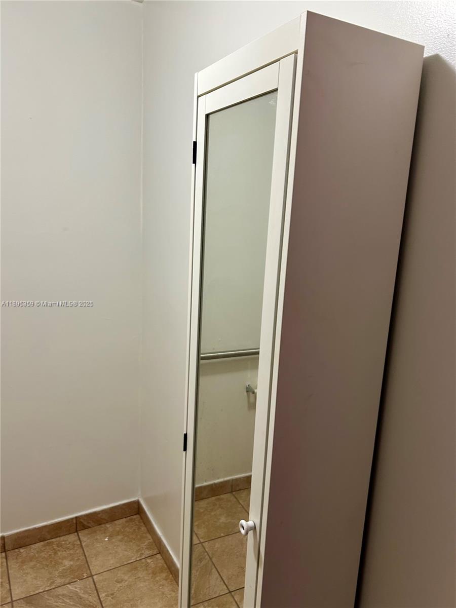 See details 21 / sq. ft. $ 2025-10-15 0 Photo