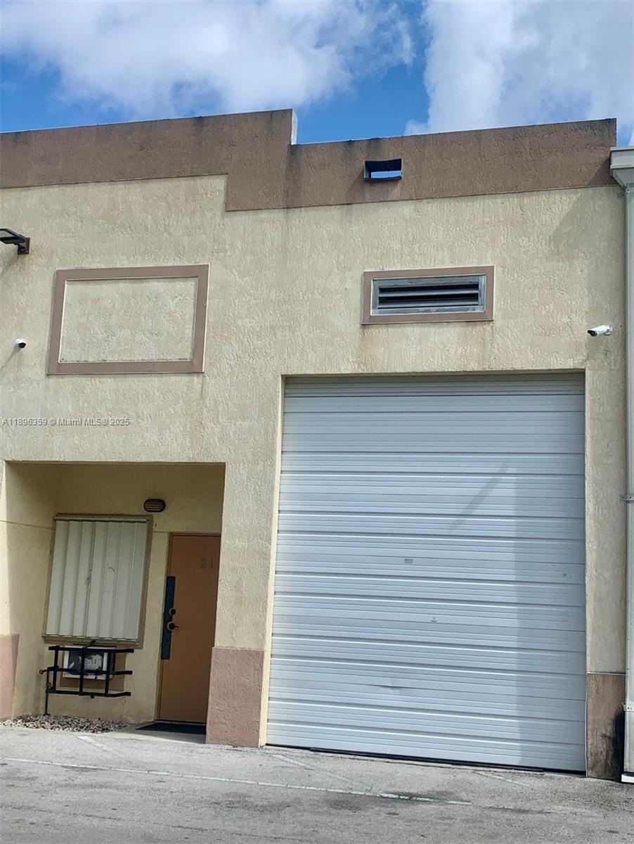 See details 21 / sq. ft. $ 2025-10-15 0 Photo