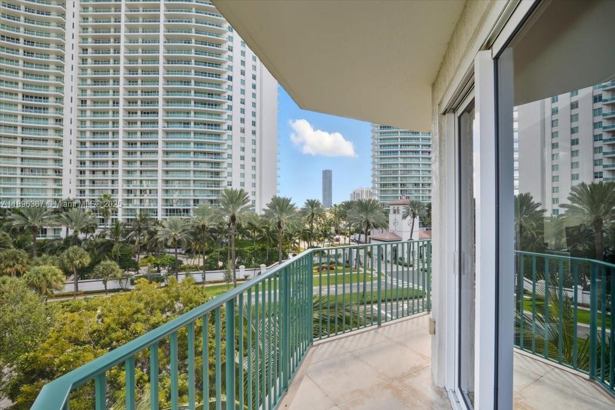 Photo of 20000 Country Club Dr  #516, Aventura, Florida, 33180 -