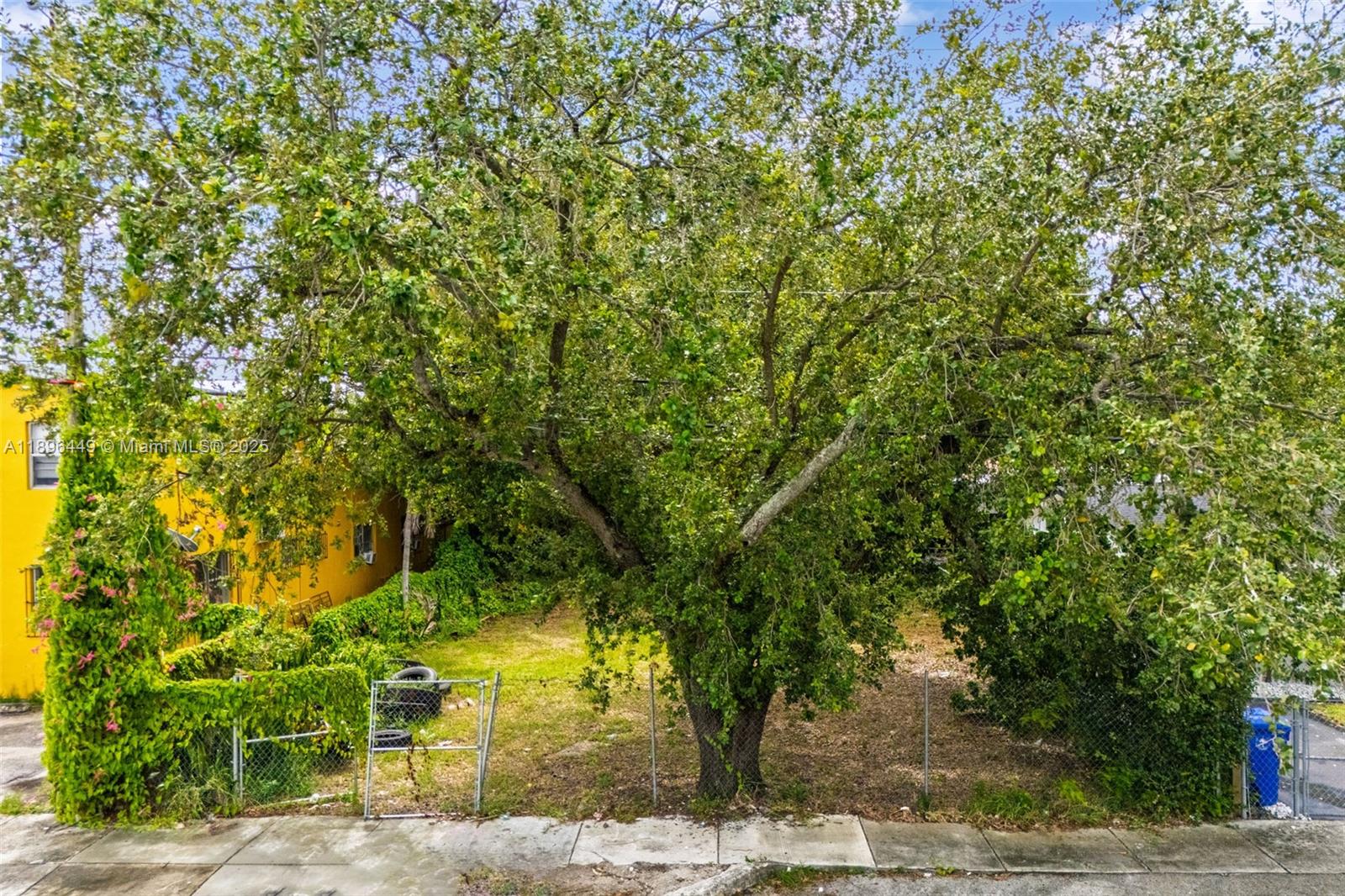 See details / sq. ft. $ 2025-10-16 0 Photo
