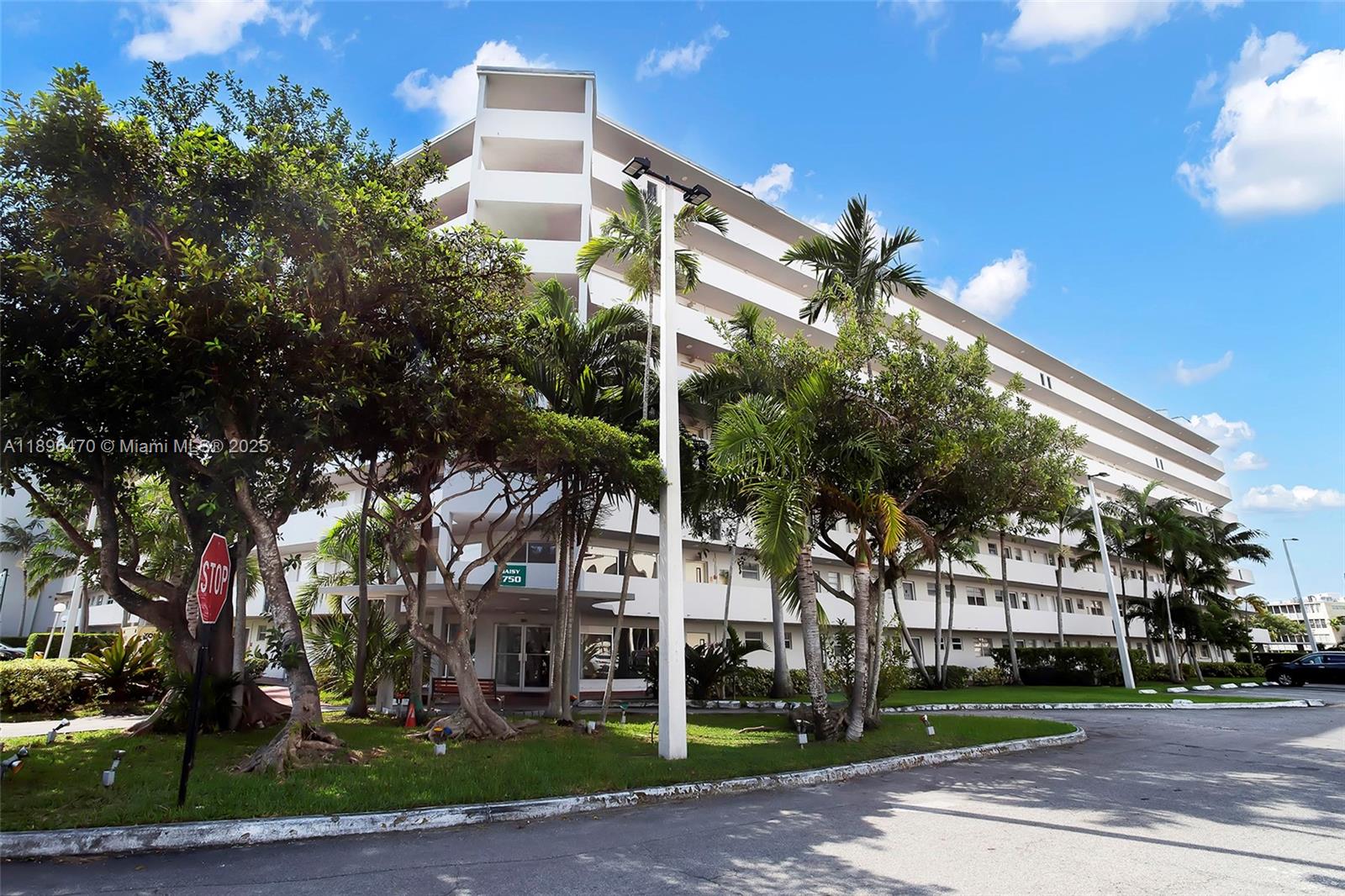 See details 309-2 2 / 2 1317 sq. ft. $ 2025-10-15 0 Photo
