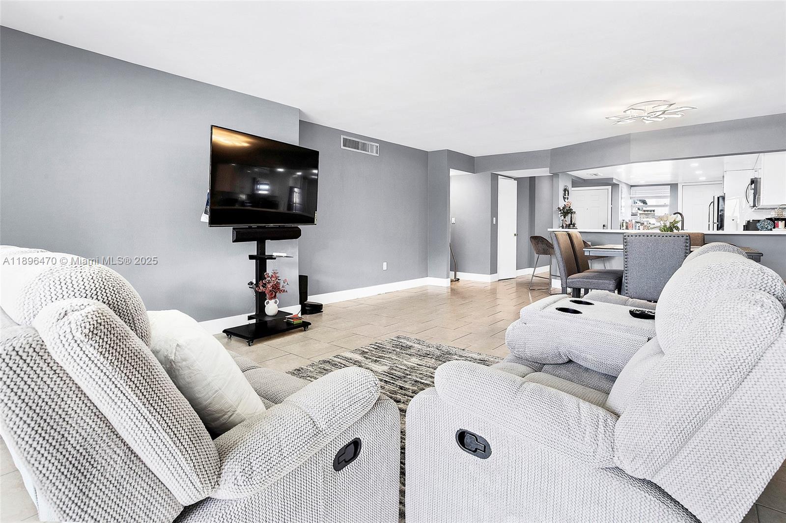 See details 309-2 2 / 2 1317 sq. ft. $ 2025-10-15 0 Photo