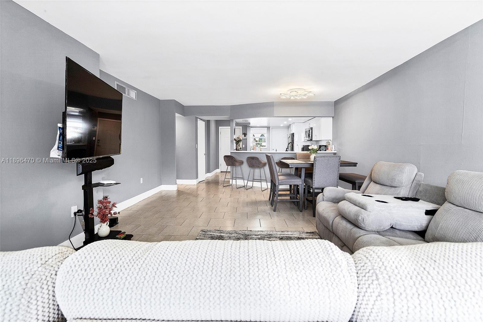 See details 309-2 2 / 2 1317 sq. ft. $ 2025-10-15 0 Photo