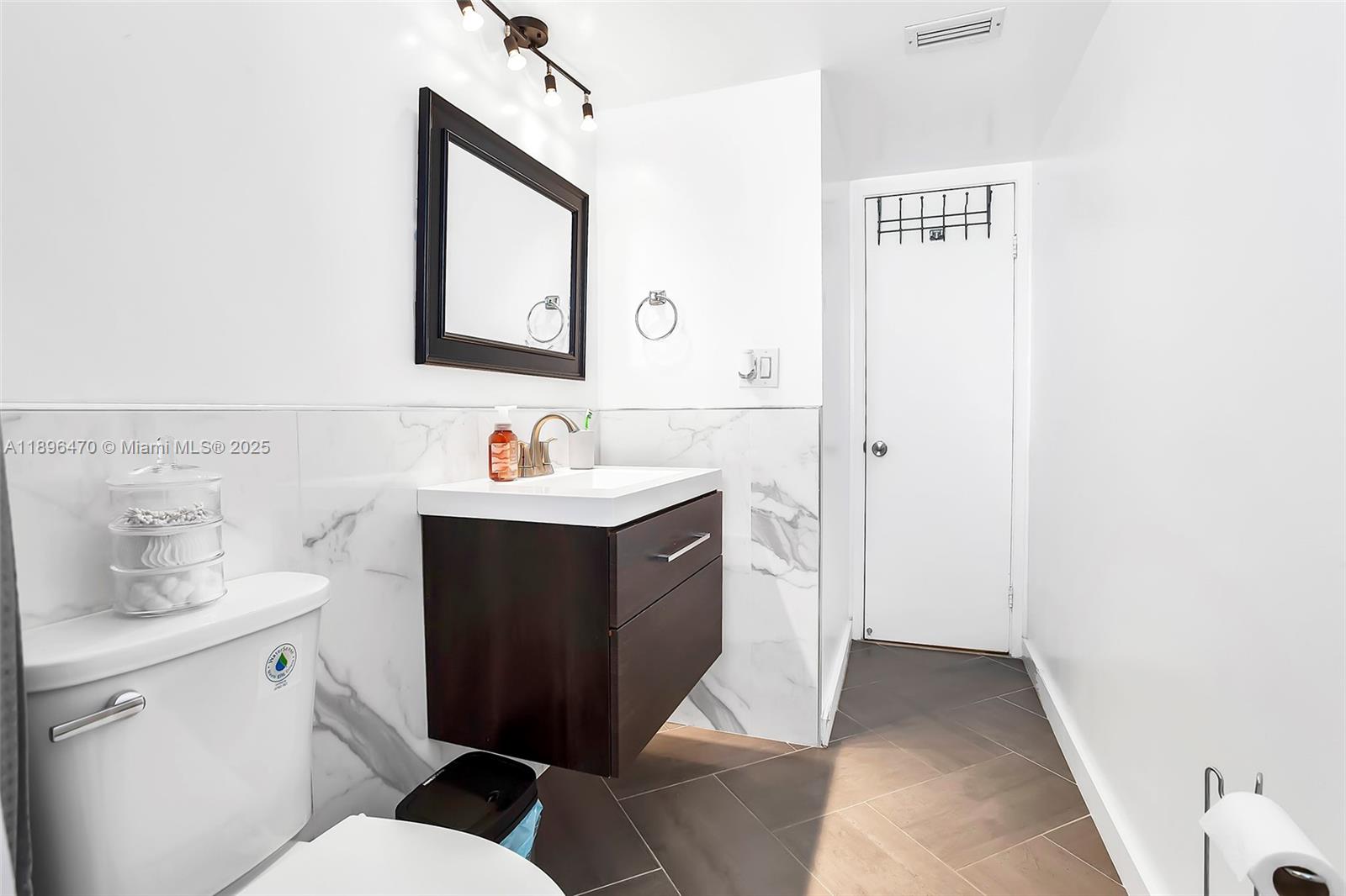 See details 309-2 2 / 2 1317 sq. ft. $ 2025-10-15 0 Photo
