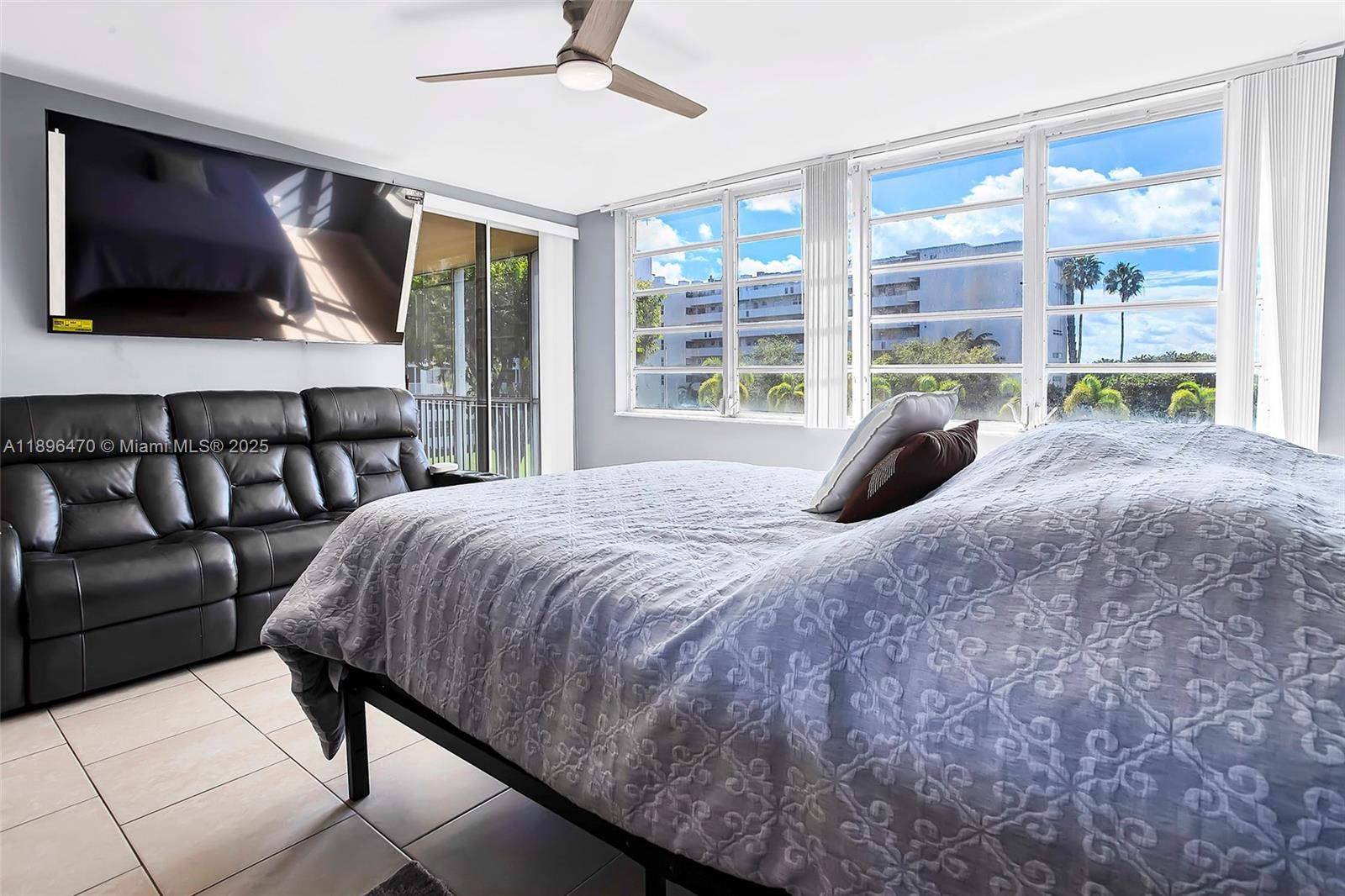 See details 309-2 2 / 2 1317 sq. ft. $ 2025-10-15 0 Photo