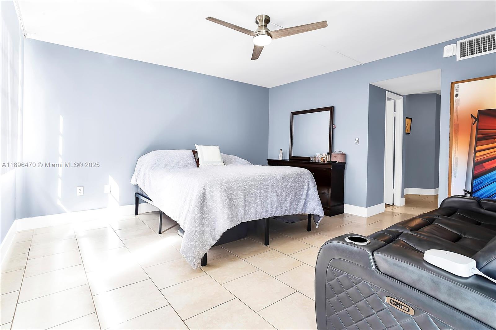 See details 309-2 2 / 2 1317 sq. ft. $ 2025-10-15 0 Photo