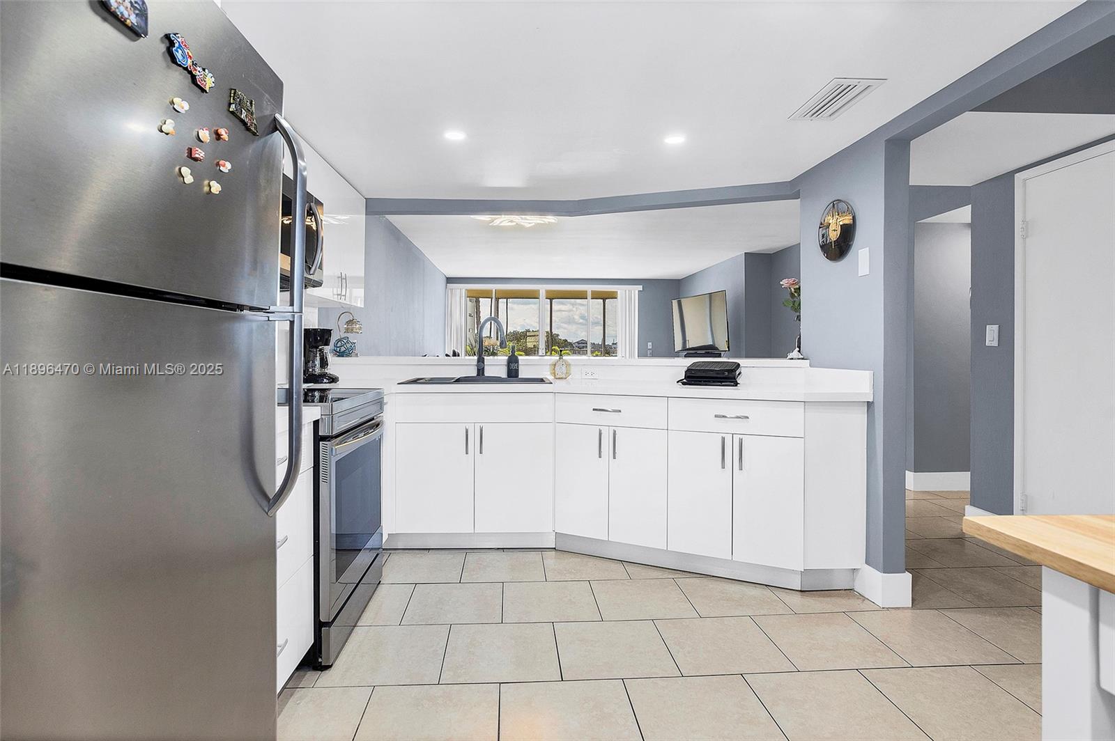 See details 309-2 2 / 2 1317 sq. ft. $ 2025-10-15 0 Photo