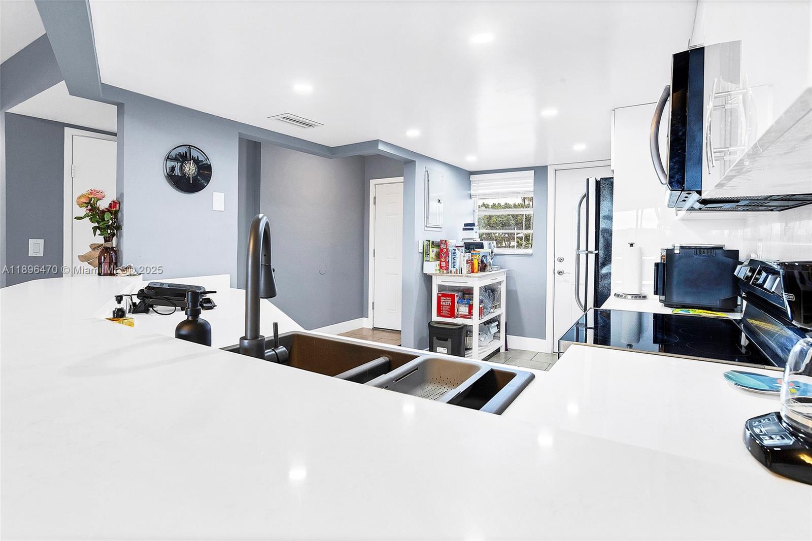 See details 309-2 2 / 2 1317 sq. ft. $ 2025-10-15 0 Photo