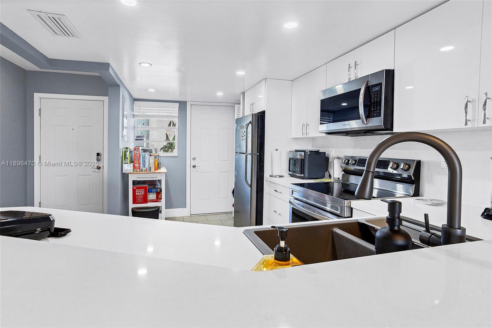 See details 309-2 2 / 2 1317 sq. ft. $ 2025-10-15 0 Photo