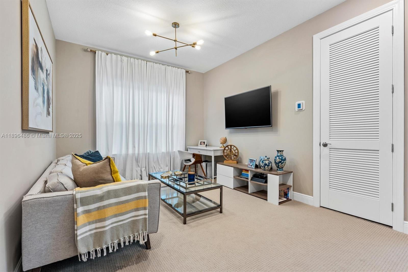 Ver detalles 4434 3 / 3 2220 sq. ft. $ 2025-10-30 0 foto