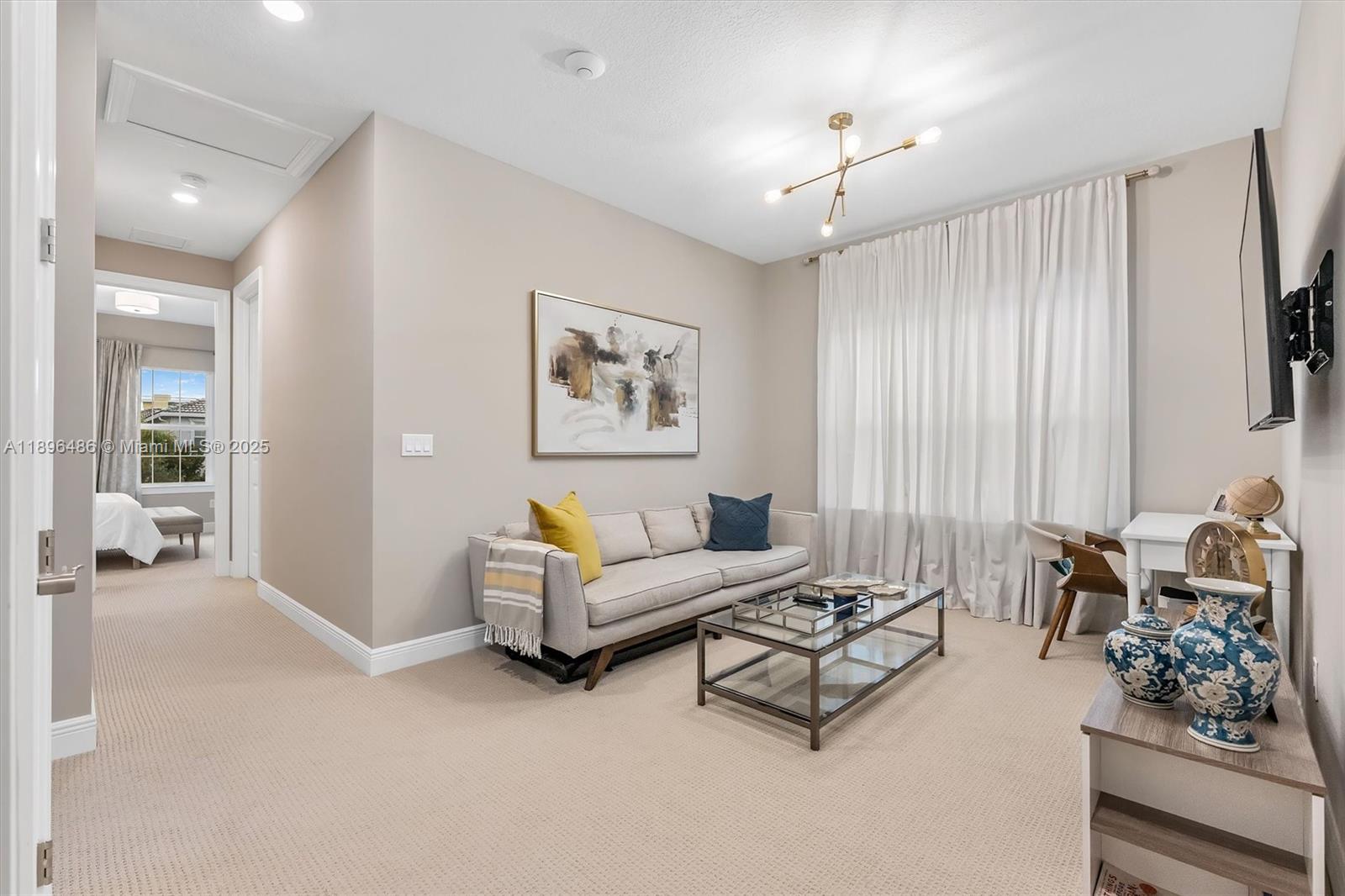 Ver detalles 4434 3 / 3 2220 sq. ft. $ 2025-10-30 0 foto