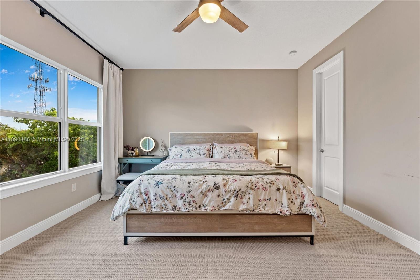 Ver detalles 4434 3 / 3 2220 sq. ft. $ 2025-10-30 0 foto