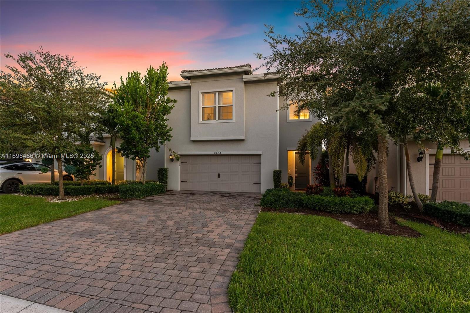 Ver detalles 4434 3 / 3 2220 sq. ft. $ 2025-10-30 0 foto