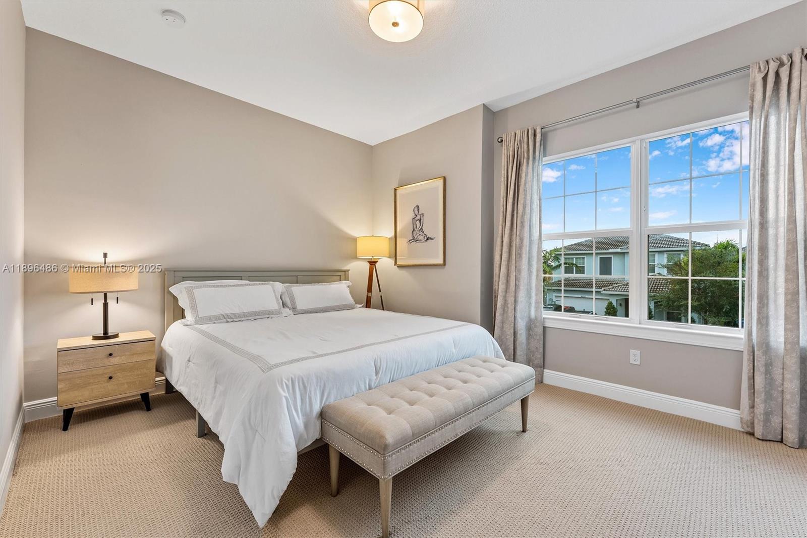 Ver detalles 4434 3 / 3 2220 sq. ft. $ 2025-10-30 0 foto