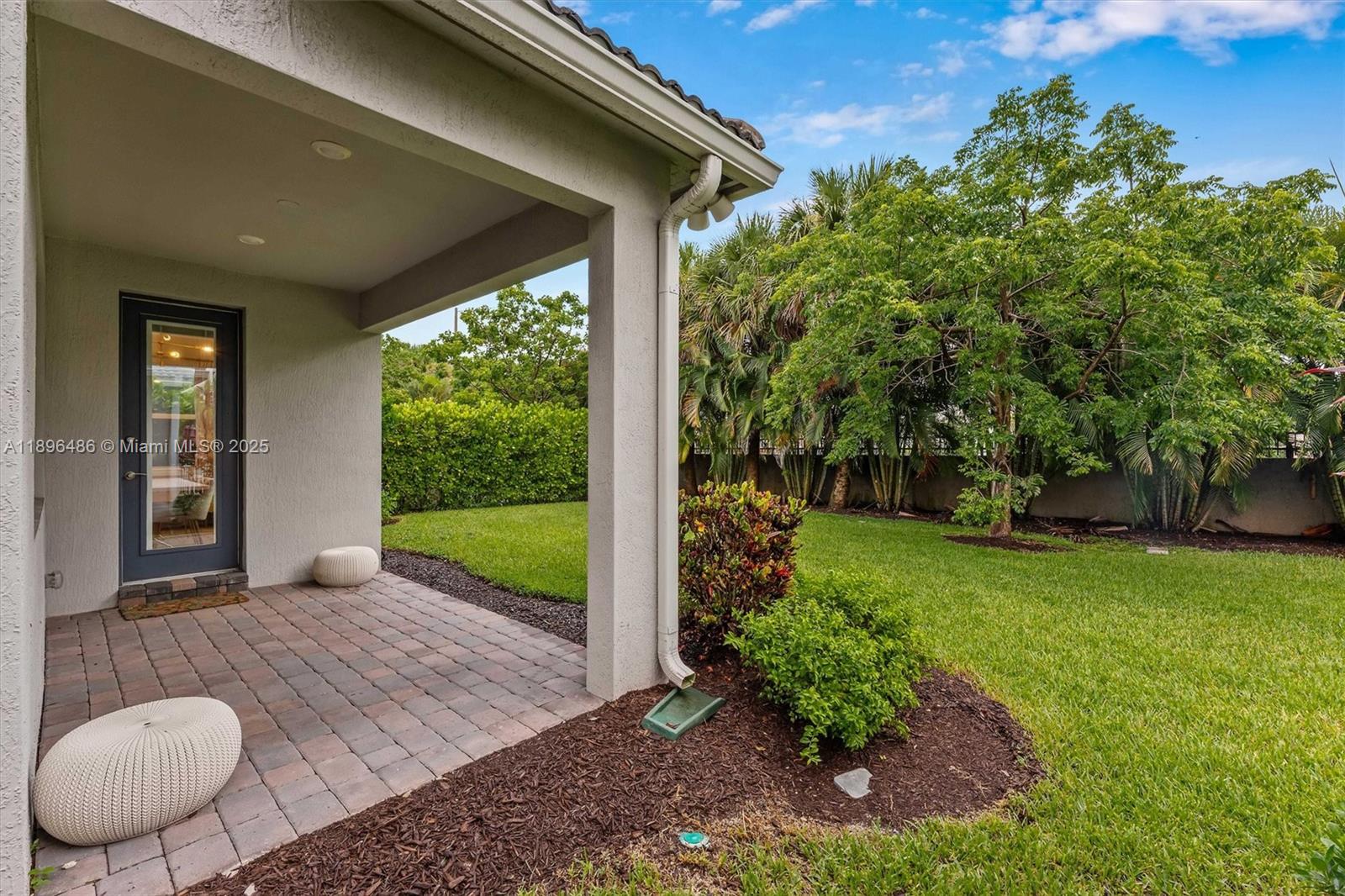 Ver detalles 4434 3 / 3 2220 sq. ft. $ 2025-10-30 0 foto