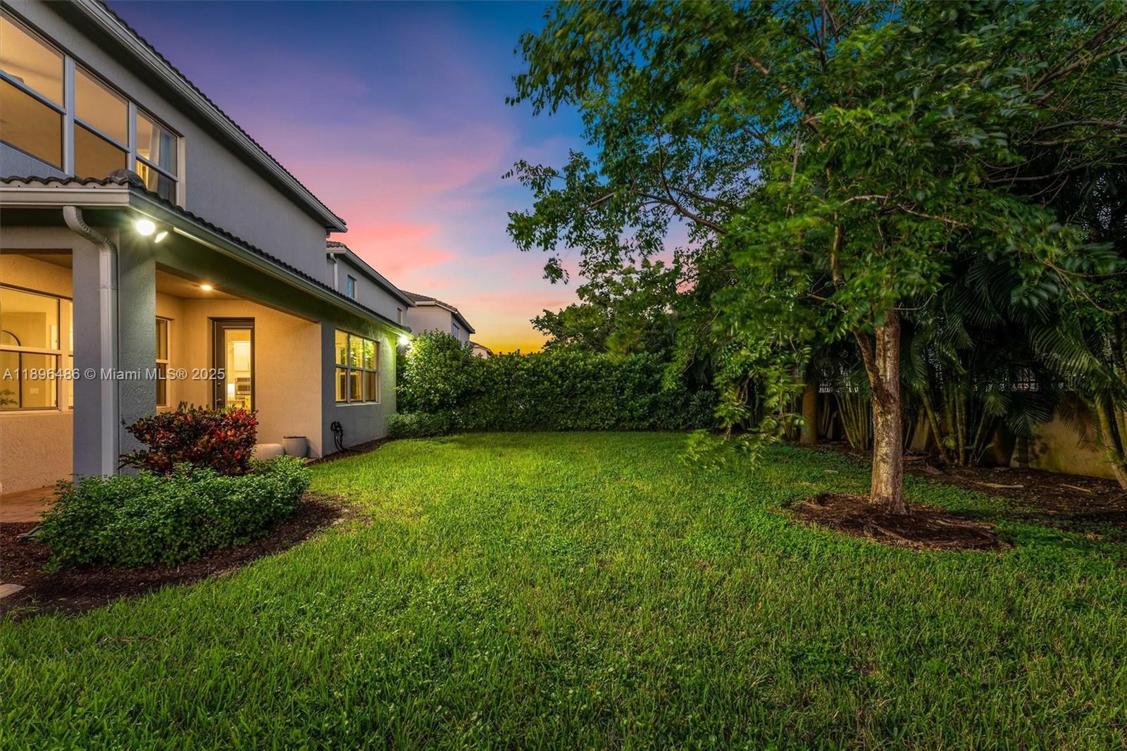 Ver detalles 4434 3 / 3 2220 sq. ft. $ 2025-10-30 0 foto