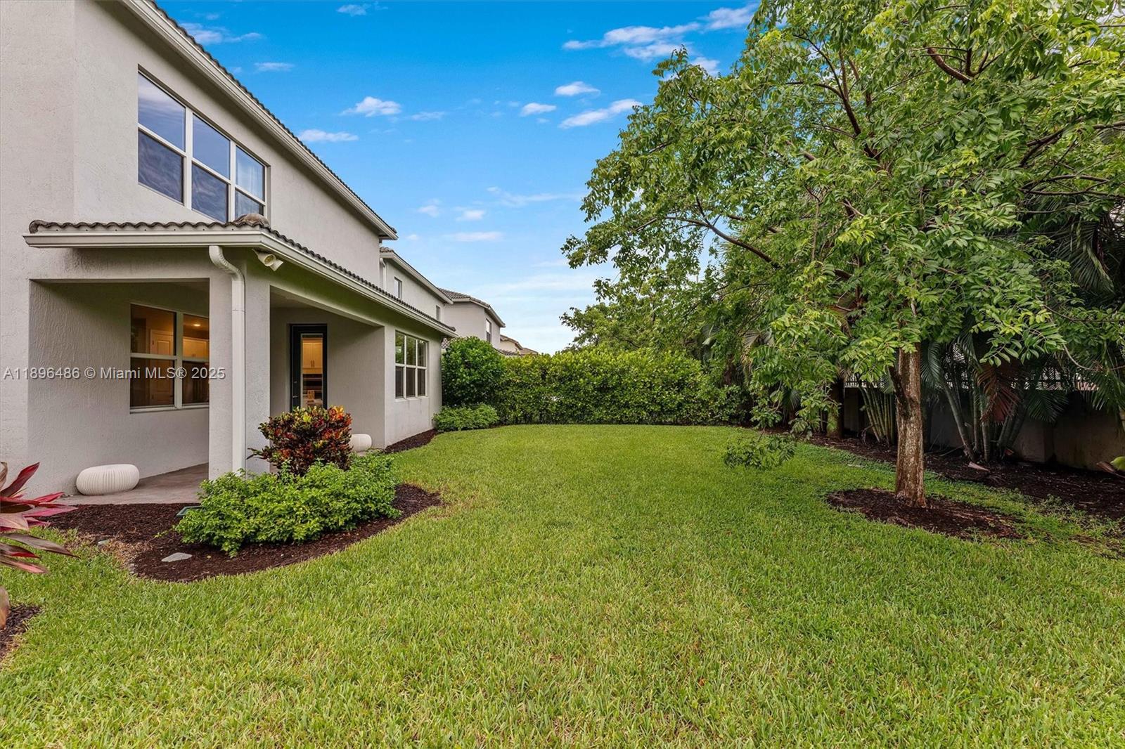 Ver detalles 4434 3 / 3 2220 sq. ft. $ 2025-10-30 0 foto