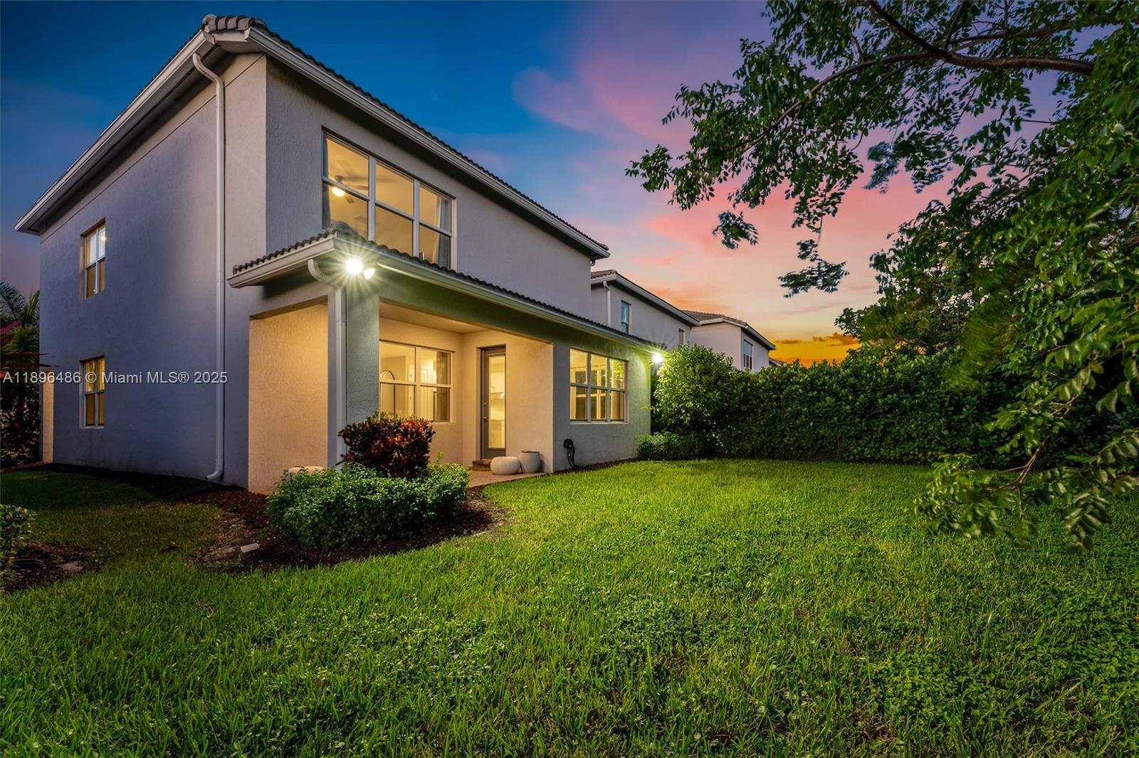 Ver detalles 4434 3 / 3 2220 sq. ft. $ 2025-10-30 0 foto