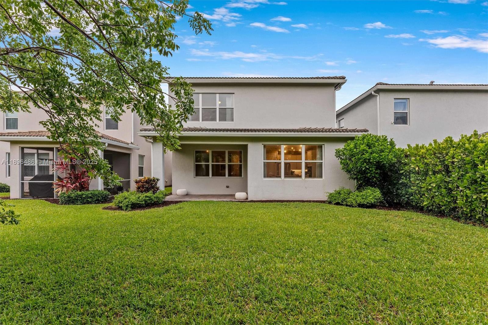 Ver detalles 4434 3 / 3 2220 sq. ft. $ 2025-10-30 0 foto