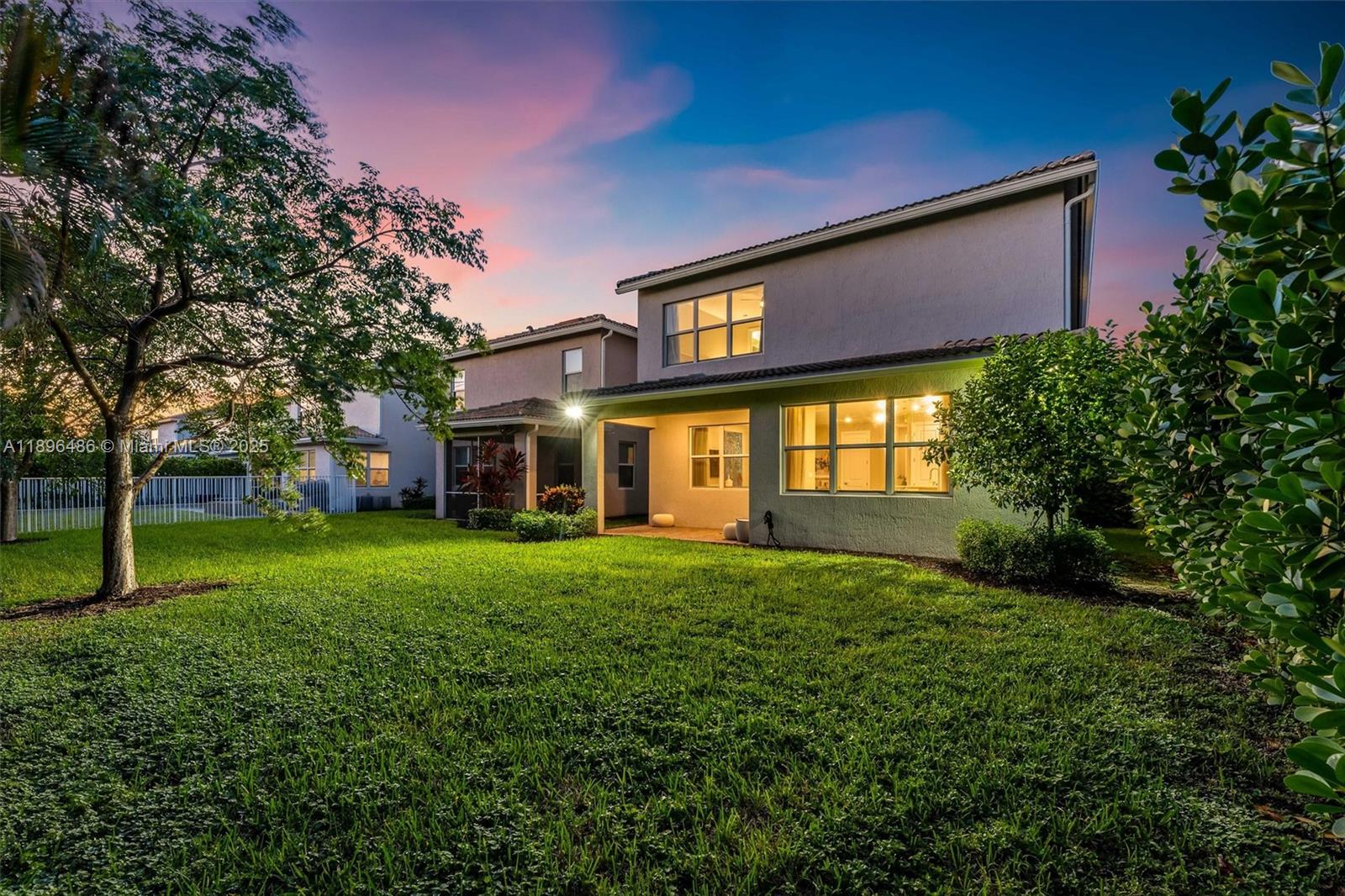 Ver detalles 4434 3 / 3 2220 sq. ft. $ 2025-10-30 0 foto