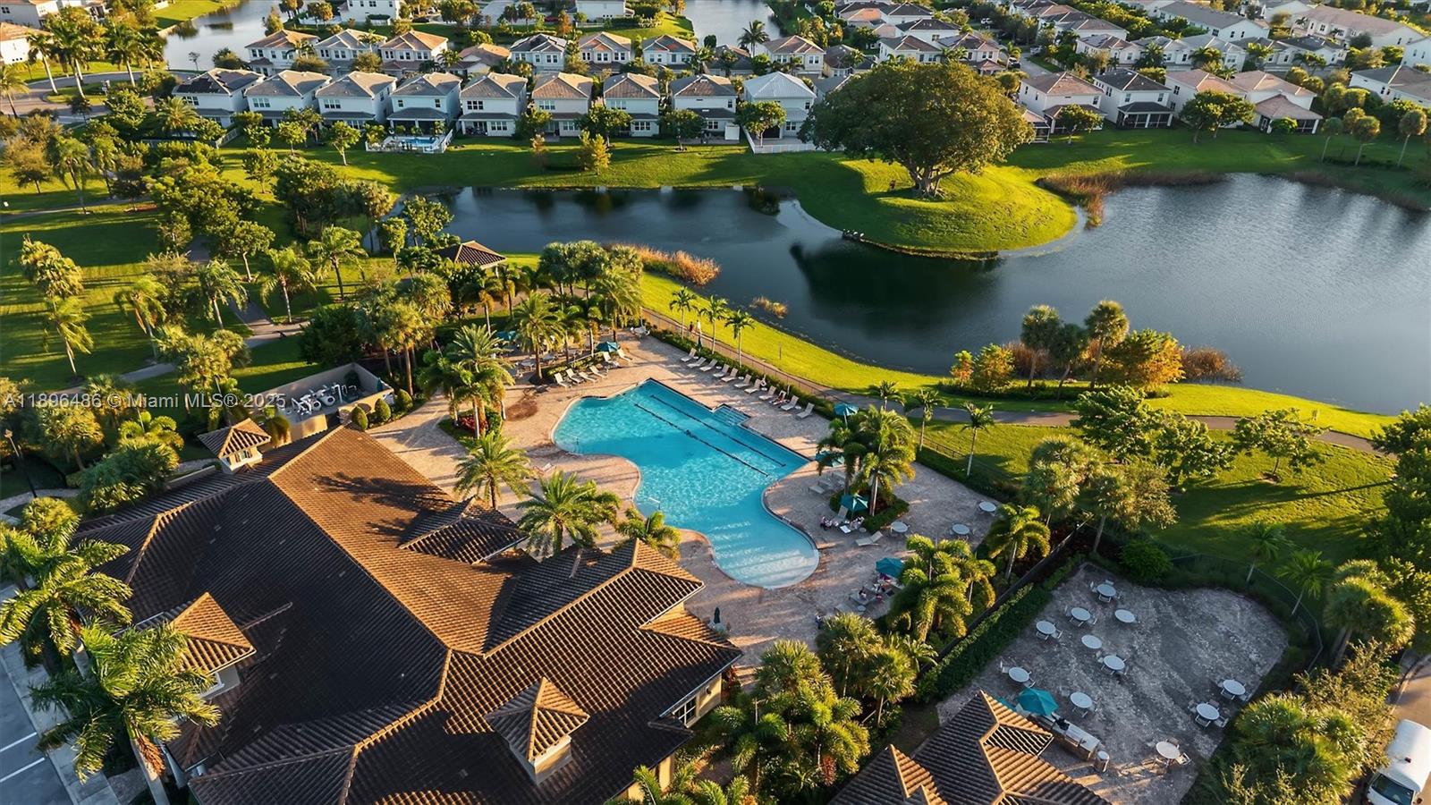 Ver detalles 4434 3 / 3 2220 sq. ft. $ 2025-10-30 0 foto