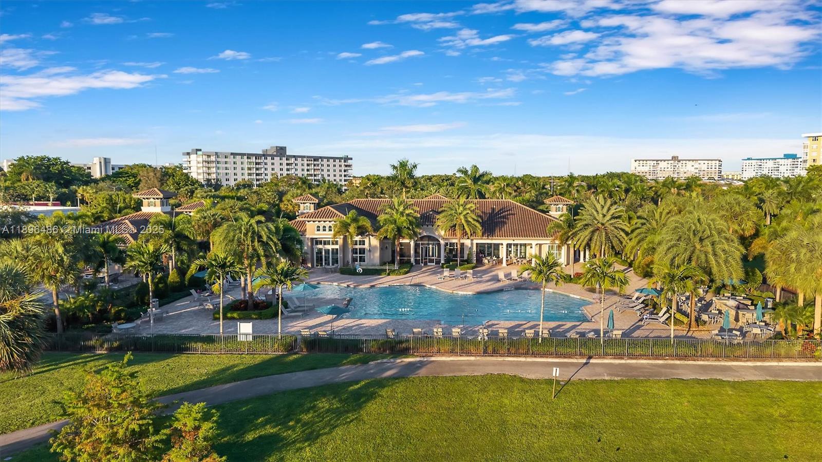 Ver detalles 4434 3 / 3 2220 sq. ft. $ 2025-10-30 0 foto