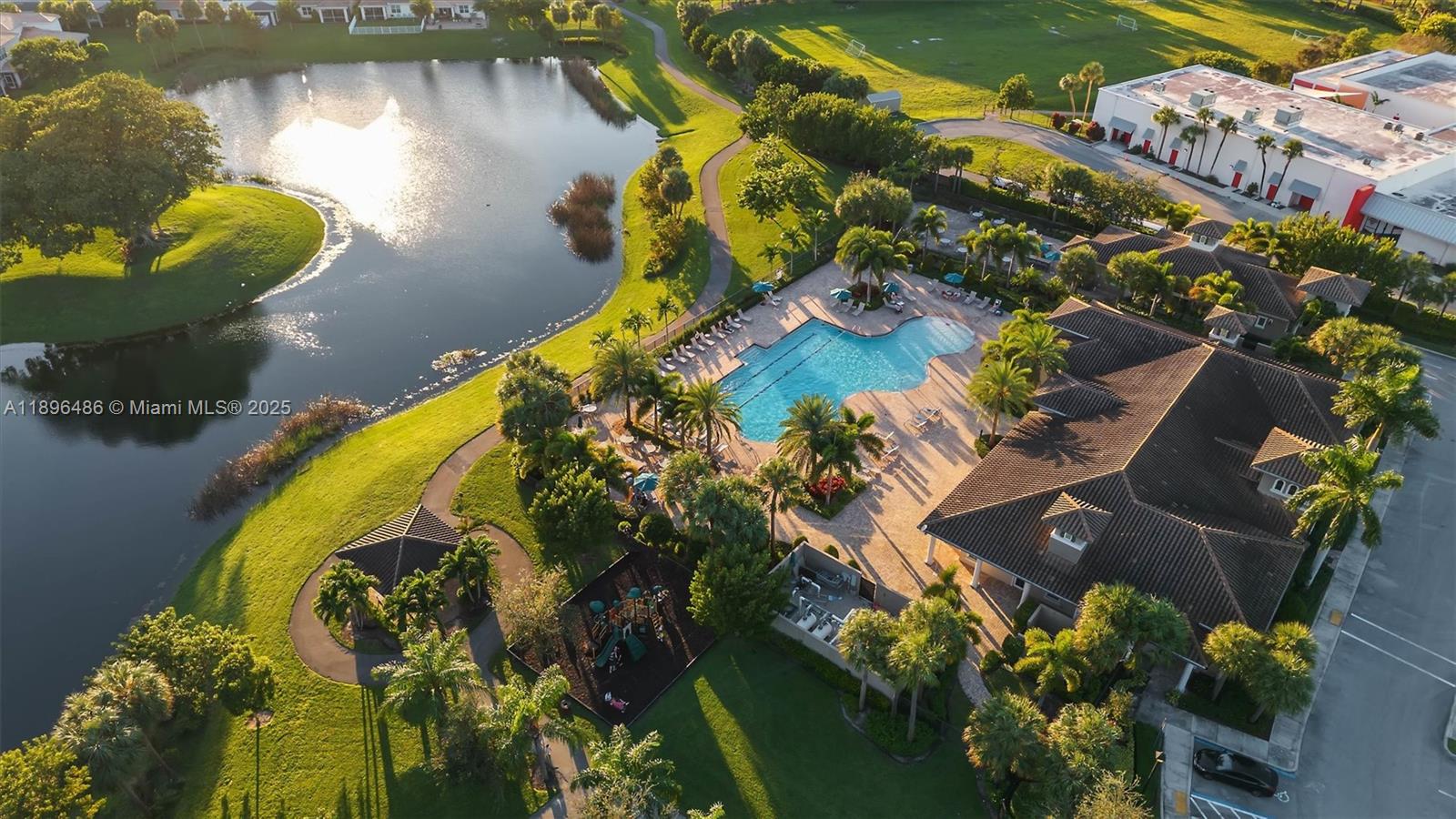 Ver detalles 4434 3 / 3 2220 sq. ft. $ 2025-10-30 0 foto