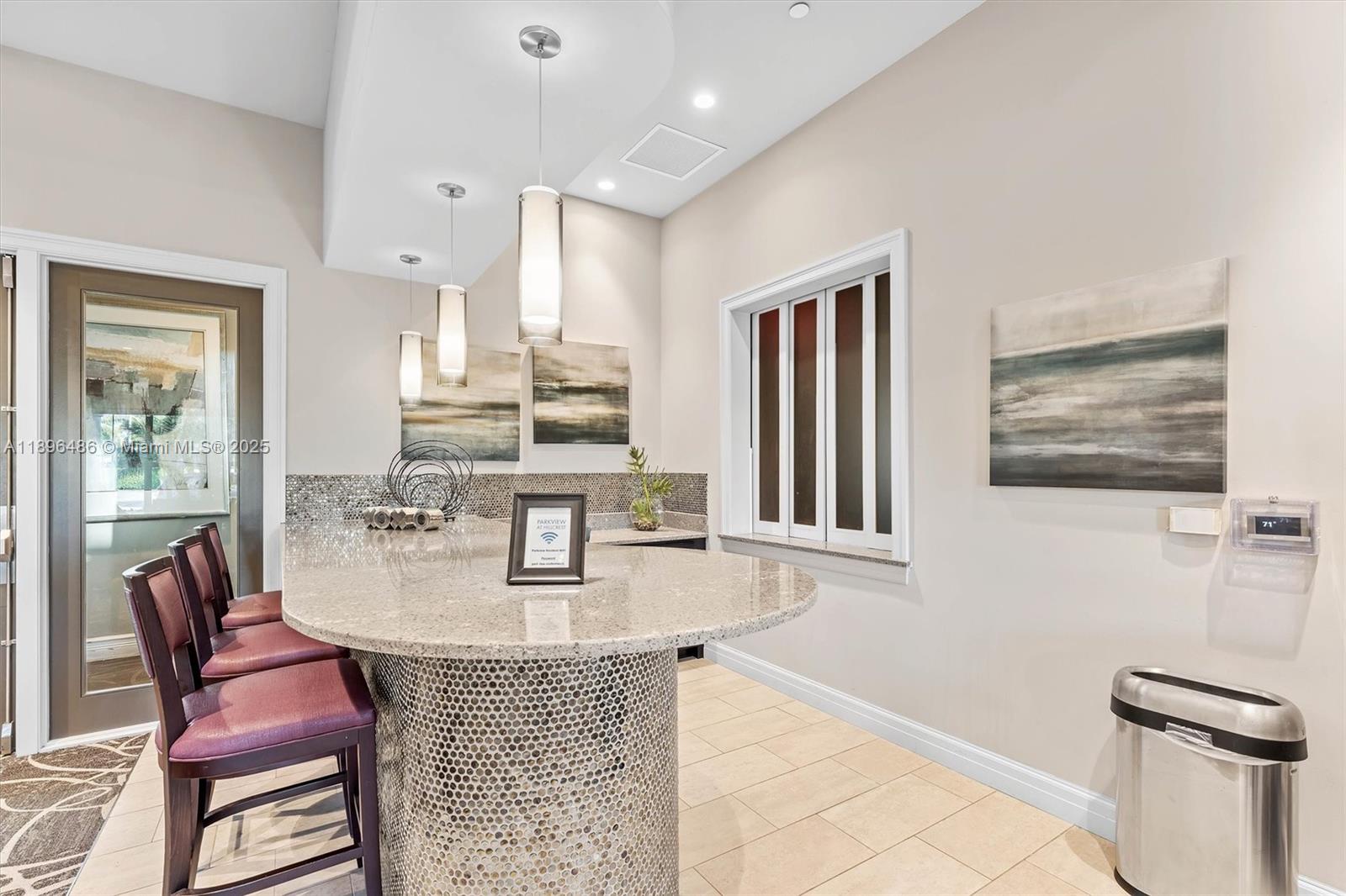 Ver detalles 4434 3 / 3 2220 sq. ft. $ 2025-10-30 0 foto