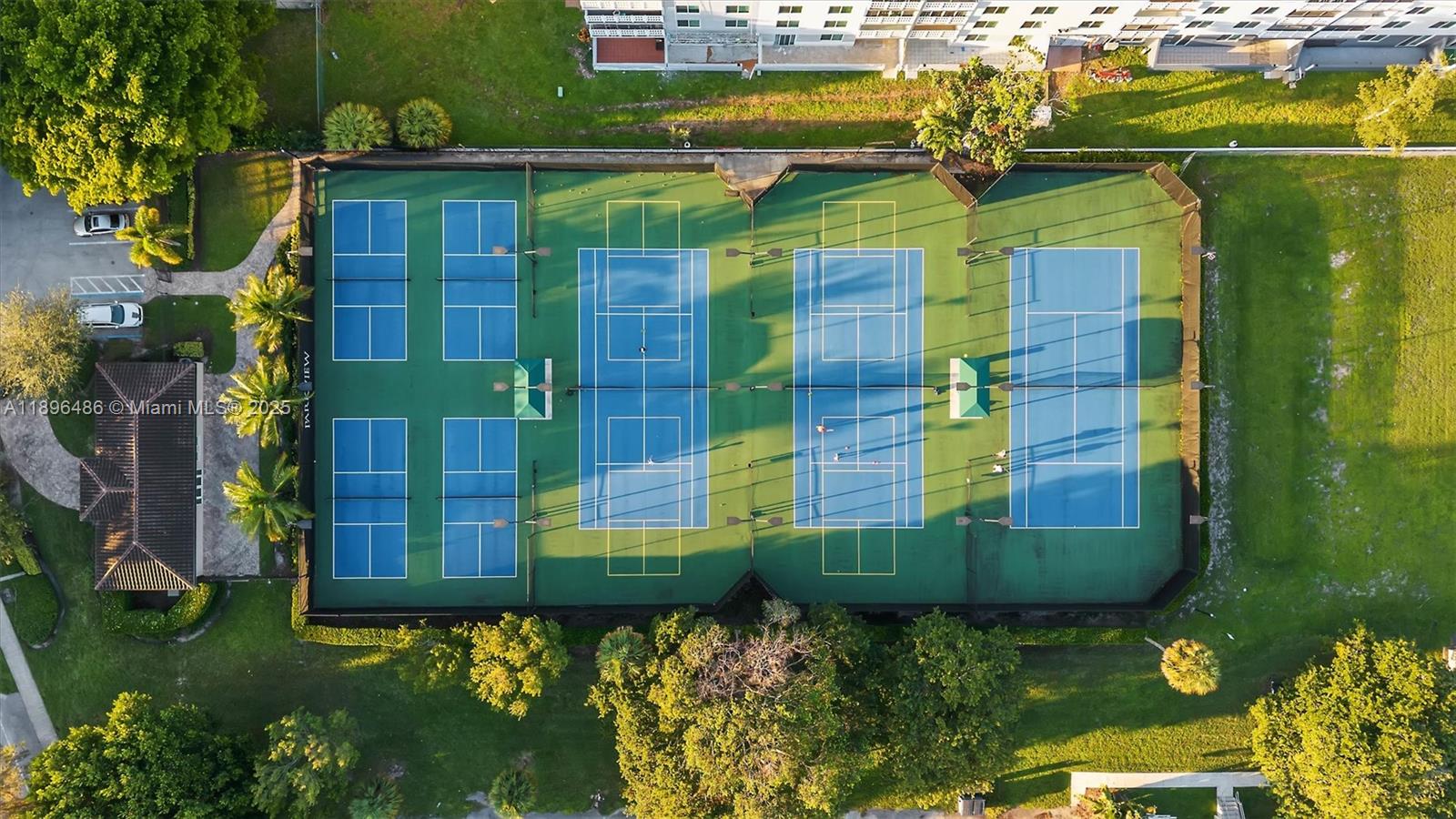 Ver detalles 4434 3 / 3 2220 sq. ft. $ 2025-10-30 0 foto