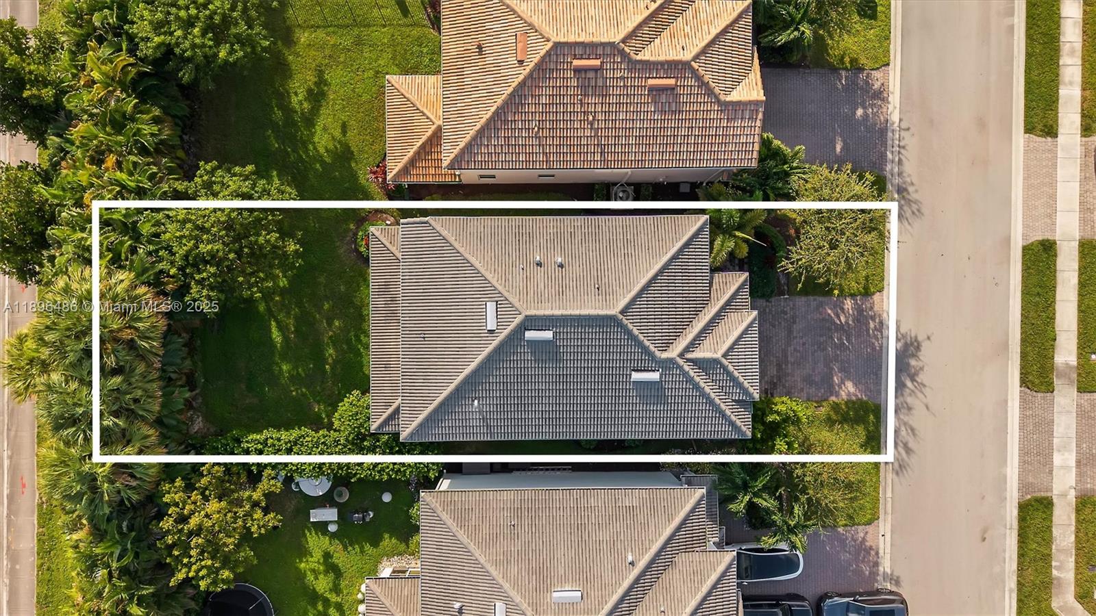 Ver detalles 4434 3 / 3 2220 sq. ft. $ 2025-10-30 0 foto