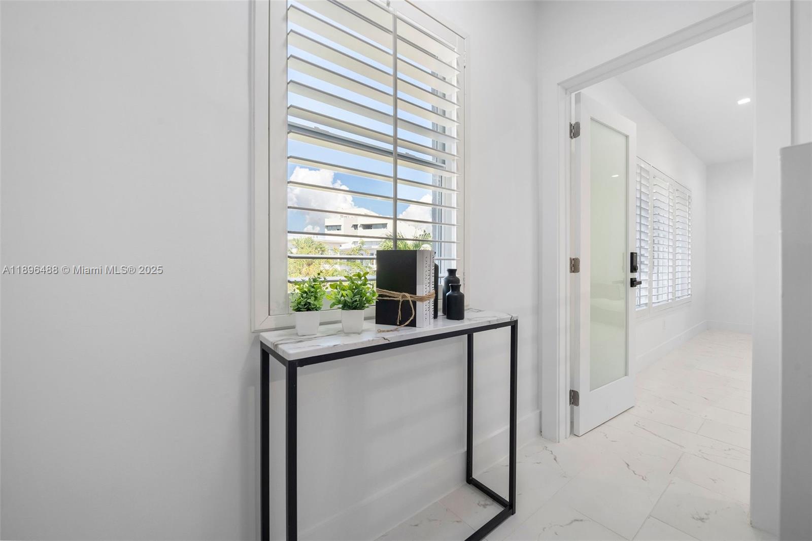See details / sq. ft. $ 2025-10-15 0 Photo