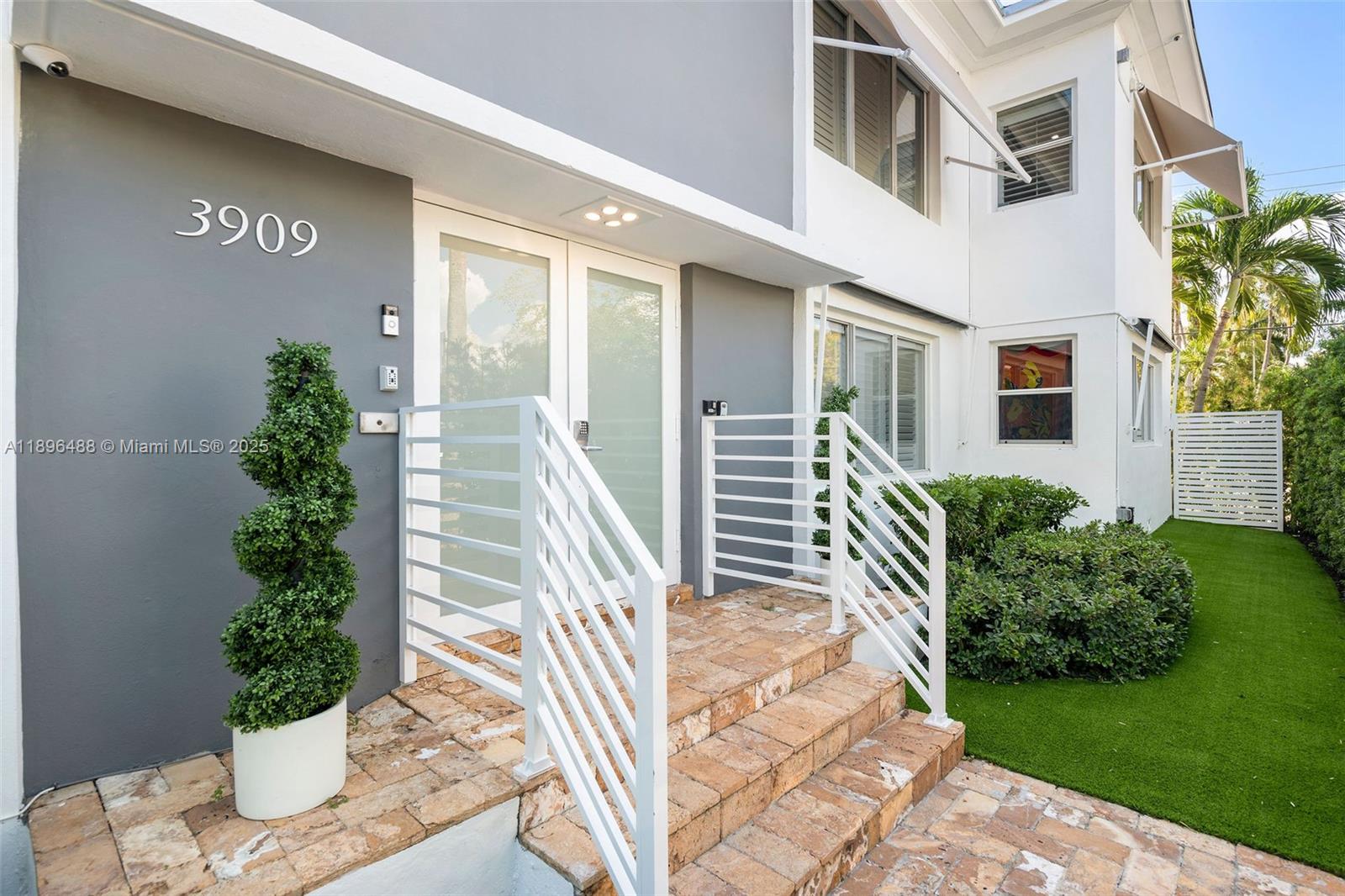 See details / sq. ft. $ 2025-10-15 0 Photo