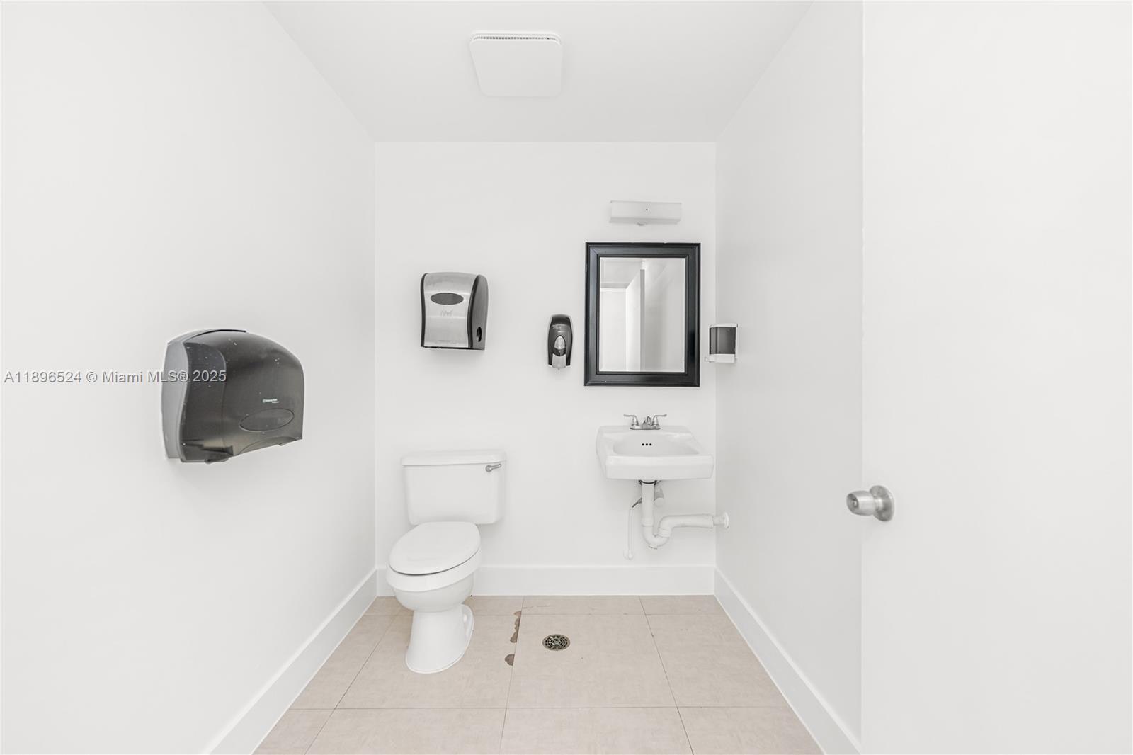 Ver detalles 11477 / sq. ft. $ 2025-10-15 0 foto