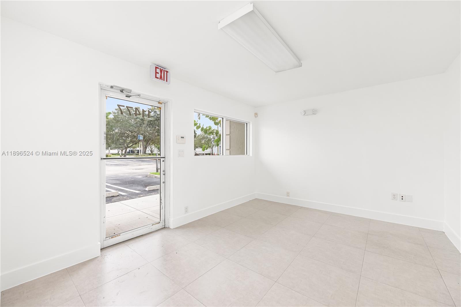 Ver detalles 11477 / sq. ft. $ 2025-10-15 0 foto